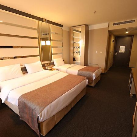 Reform Hotel Van Luaran gambar