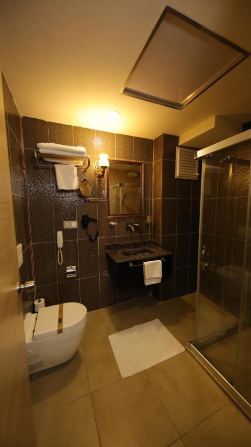 Reform Hotel Van Luaran gambar