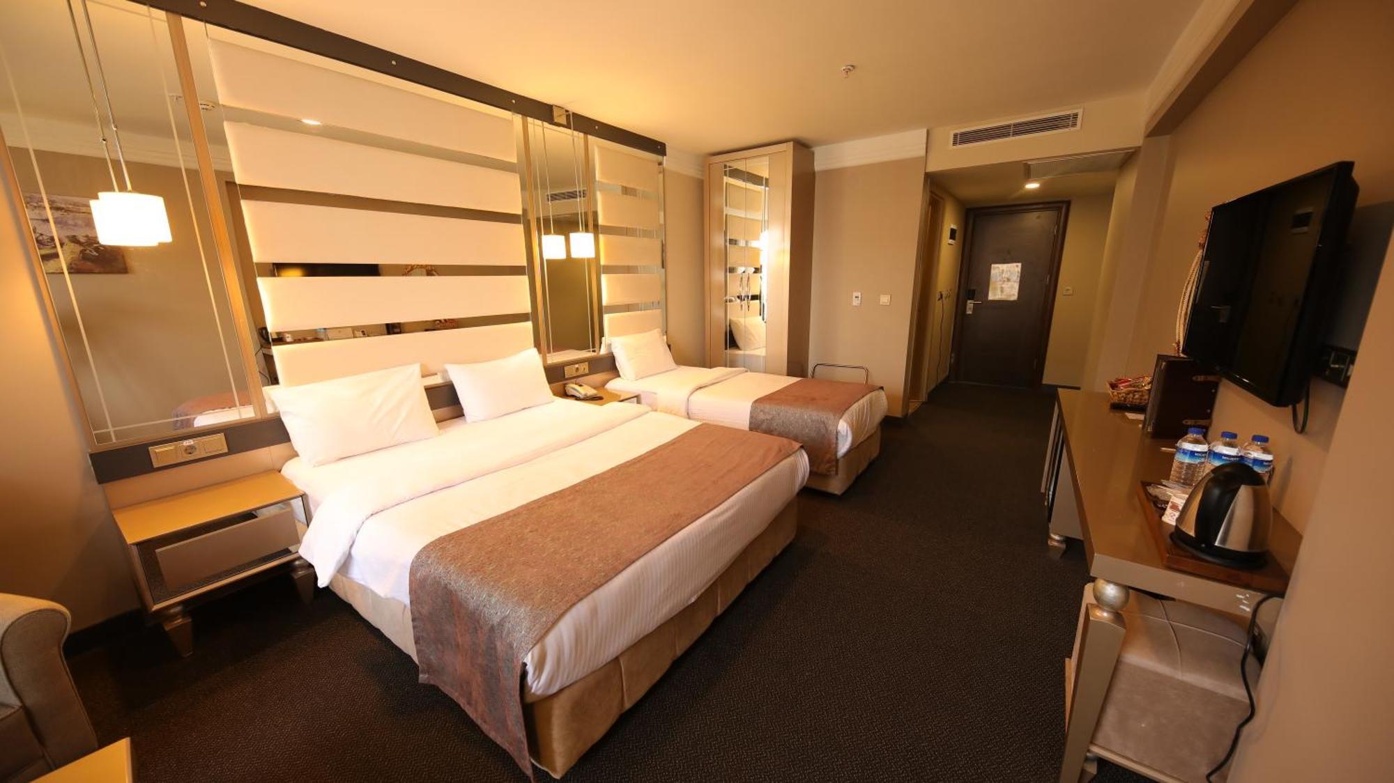 Reform Hotel Van Luaran gambar