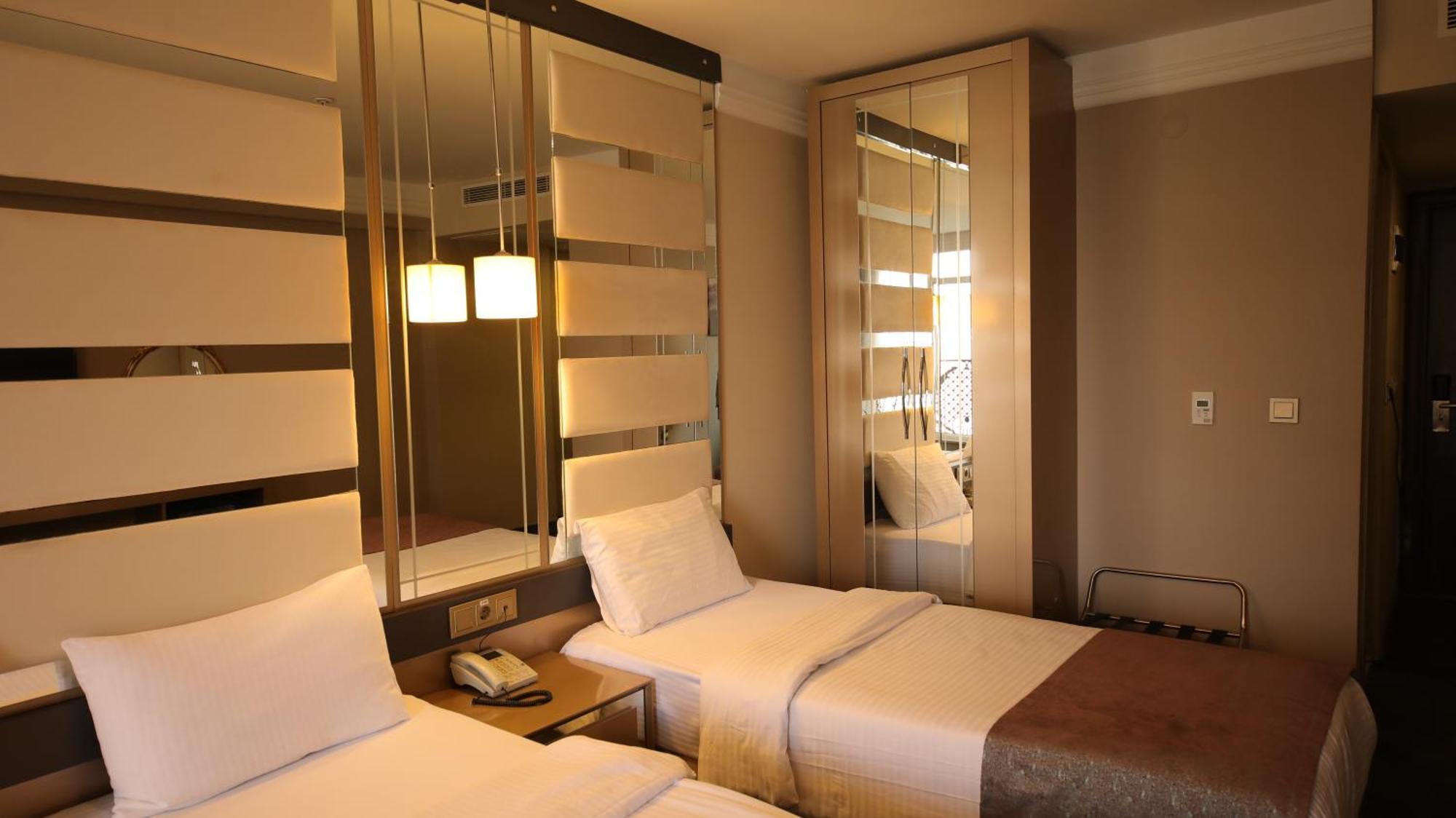 Reform Hotel Van Luaran gambar
